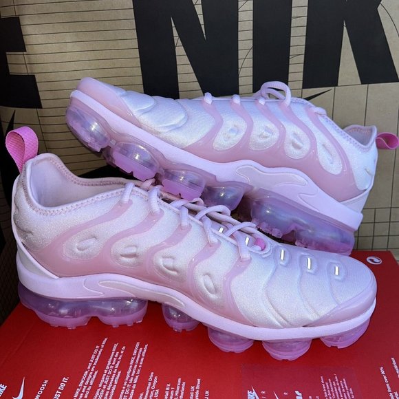 womens air vapormax pink